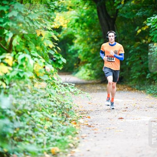 12.10.2025 - Bramfelder Halbmarathon 2025 Dr. Thomas Lammeyer http://msf.ph/oto/9345617 12.10.2025 10:16:47 Laufen 2684 meine-sportfotos.de
