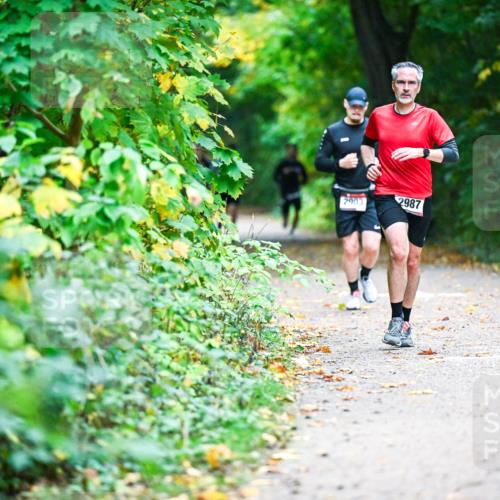 12.10.2025 - Bramfelder Halbmarathon 2025 Dr. Thomas Lammeyer http://msf.ph/oto/9345655 12.10.2025 10:17:00 Laufen 2903, 2987 meine-sportfotos.de