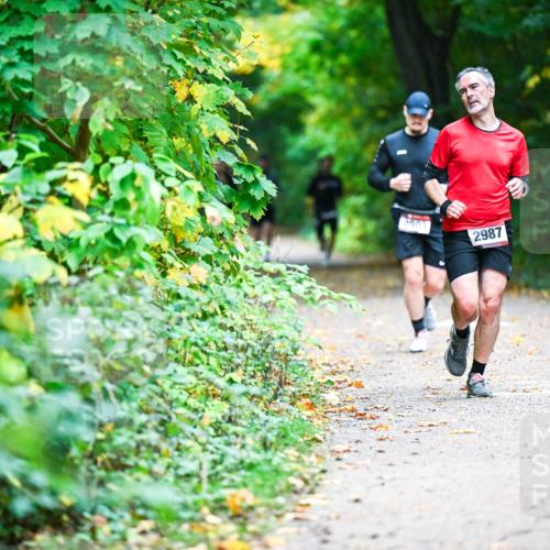 12.10.2025 - Bramfelder Halbmarathon 2025 Dr. Thomas Lammeyer http://msf.ph/oto/9345660 12.10.2025 10:17:01 Laufen 2987 meine-sportfotos.de