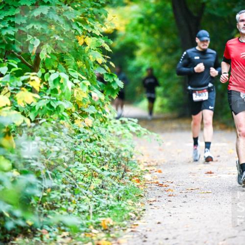 12.10.2025 - Bramfelder Halbmarathon 2025 Dr. Thomas Lammeyer http://msf.ph/oto/9345665 12.10.2025 10:17:02 Laufen 2903, 2987 meine-sportfotos.de