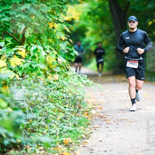 12.10.2025 - Bramfelder Halbmarathon 2025 Dr. Thomas Lammeyer http://msf.ph/oto/9345670 12.10.2025 10:17:03 Laufen 2903, 2 meine-sportfotos.de