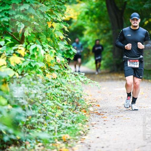 12.10.2025 - Bramfelder Halbmarathon 2025 Dr. Thomas Lammeyer http://msf.ph/oto/9345671 12.10.2025 10:17:03 Laufen 2903 meine-sportfotos.de