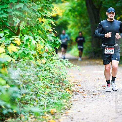 12.10.2025 - Bramfelder Halbmarathon 2025 Dr. Thomas Lammeyer http://msf.ph/oto/9345674 12.10.2025 10:17:04 Laufen 2903 meine-sportfotos.de