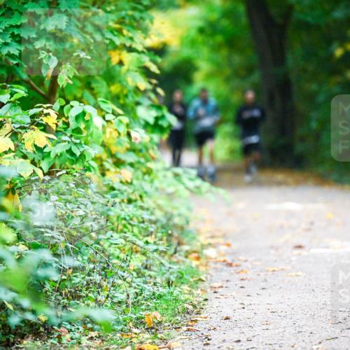 12.10.2025 - Bramfelder Halbmarathon 2025 Dr. Thomas Lammeyer http://msf.ph/oto/9345687 12.10.2025 10:17:05 Laufen 2903 meine-sportfotos.de