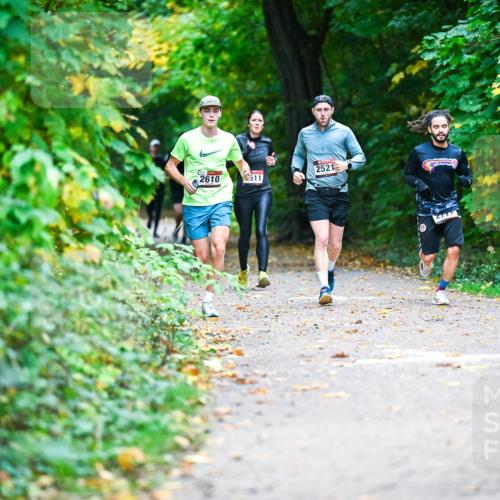 12.10.2025 - Bramfelder Halbmarathon 2025 Dr. Thomas Lammeyer http://msf.ph/oto/9345699 12.10.2025 10:17:11 Laufen 2521, 2610, 511, 2711 meine-sportfotos.de