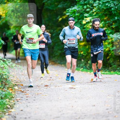 12.10.2025 - Bramfelder Halbmarathon 2025 Dr. Thomas Lammeyer http://msf.ph/oto/9345714 12.10.2025 10:17:13 Laufen 2616, 2511, 2521 meine-sportfotos.de