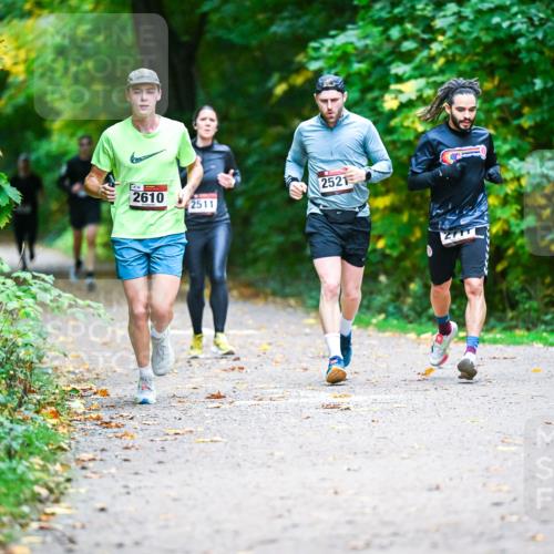 12.10.2025 - Bramfelder Halbmarathon 2025 Dr. Thomas Lammeyer http://msf.ph/oto/9345715 12.10.2025 10:17:14 Laufen 838, 2610, 252, 2511, 271 meine-sportfotos.de