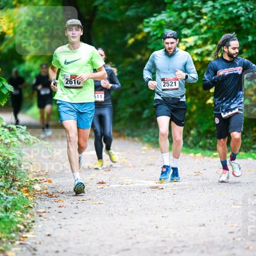 12.10.2025 - Bramfelder Halbmarathon 2025 Dr. Thomas Lammeyer http://msf.ph/oto/9345718 12.10.2025 10:17:14 Laufen 2610, 511, 2521 meine-sportfotos.de