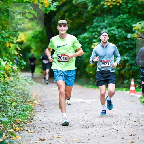 12.10.2025 - Bramfelder Halbmarathon 2025 Dr. Thomas Lammeyer http://msf.ph/oto/9345729 12.10.2025 10:17:16 Laufen 838, 2610, 2521 meine-sportfotos.de