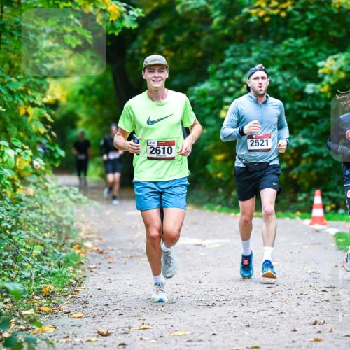 12.10.2025 - Bramfelder Halbmarathon 2025 Dr. Thomas Lammeyer http://msf.ph/oto/9345730 12.10.2025 10:17:17 Laufen 8, 38, 2610, 2521 meine-sportfotos.de