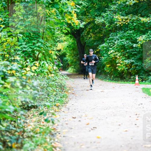 12.10.2025 - Bramfelder Halbmarathon 2025 Dr. Thomas Lammeyer http://msf.ph/oto/9345754 12.10.2025 10:17:22 Laufen 2880 meine-sportfotos.de