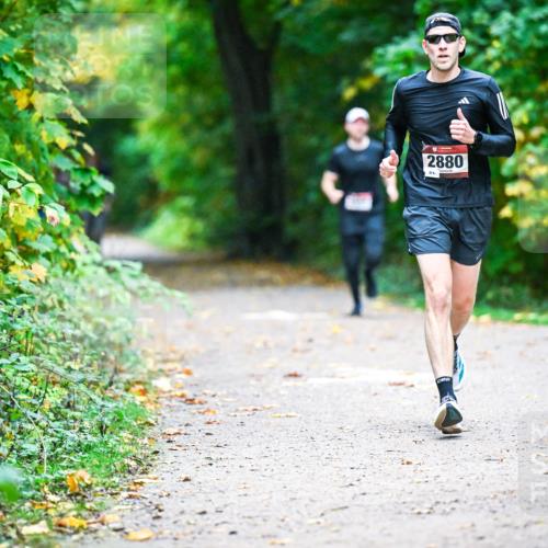 12.10.2025 - Bramfelder Halbmarathon 2025 Dr. Thomas Lammeyer http://msf.ph/oto/9345770 12.10.2025 10:17:24 Laufen 2880 meine-sportfotos.de