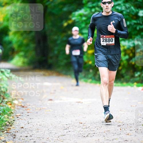 12.10.2025 - Bramfelder Halbmarathon 2025 Dr. Thomas Lammeyer http://msf.ph/oto/9345775 12.10.2025 10:17:25 Laufen 2880 meine-sportfotos.de