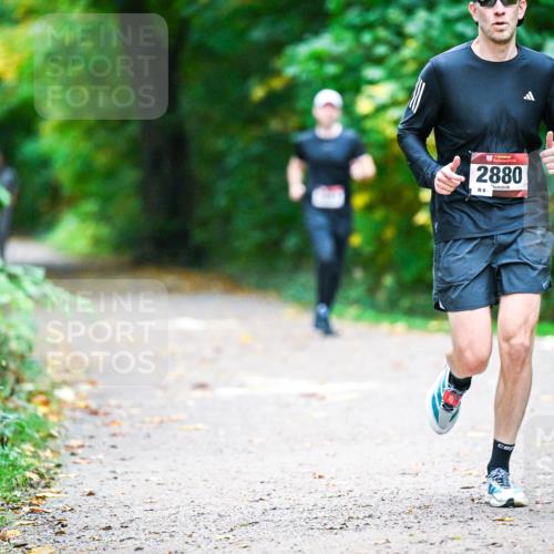 12.10.2025 - Bramfelder Halbmarathon 2025 Dr. Thomas Lammeyer http://msf.ph/oto/9345779 12.10.2025 10:17:25 Laufen 2880, 8 meine-sportfotos.de