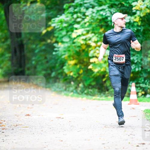 12.10.2025 - Bramfelder Halbmarathon 2025 Dr. Thomas Lammeyer http://msf.ph/oto/9345786 12.10.2025 10:17:29 Laufen 2507 meine-sportfotos.de
