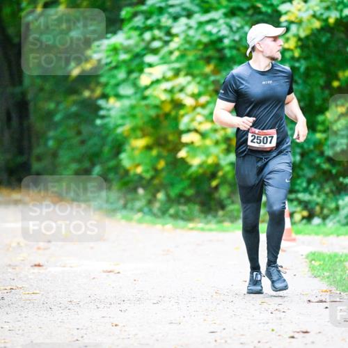 12.10.2025 - Bramfelder Halbmarathon 2025 Dr. Thomas Lammeyer http://msf.ph/oto/9345788 12.10.2025 10:17:30 Laufen 2507 meine-sportfotos.de