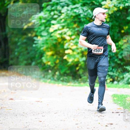 12.10.2025 - Bramfelder Halbmarathon 2025 Dr. Thomas Lammeyer http://msf.ph/oto/9345789 12.10.2025 10:17:30 Laufen 2507 meine-sportfotos.de