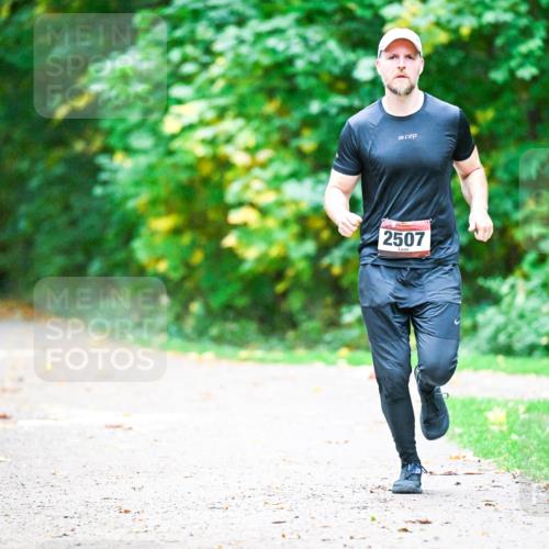 12.10.2025 - Bramfelder Halbmarathon 2025 Dr. Thomas Lammeyer http://msf.ph/oto/9345793 12.10.2025 10:17:30 Laufen 2507 meine-sportfotos.de