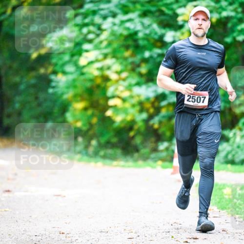 12.10.2025 - Bramfelder Halbmarathon 2025 Dr. Thomas Lammeyer http://msf.ph/oto/9345795 12.10.2025 10:17:31 Laufen 2507 meine-sportfotos.de