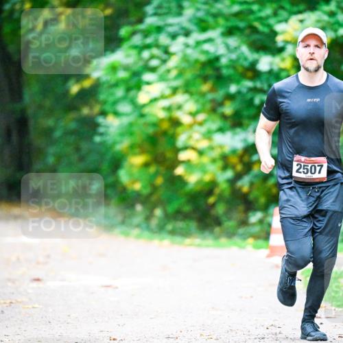 12.10.2025 - Bramfelder Halbmarathon 2025 Dr. Thomas Lammeyer http://msf.ph/oto/9345796 12.10.2025 10:17:31 Laufen 2507 meine-sportfotos.de