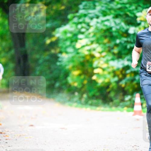 12.10.2025 - Bramfelder Halbmarathon 2025 Dr. Thomas Lammeyer http://msf.ph/oto/9345797 12.10.2025 10:17:31 Laufen 2507 meine-sportfotos.de