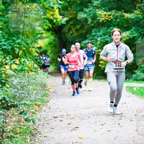 12.10.2025 - Bramfelder Halbmarathon 2025 Dr. Thomas Lammeyer http://msf.ph/oto/9345828 12.10.2025 10:17:41 Laufen 2482, 2495 meine-sportfotos.de