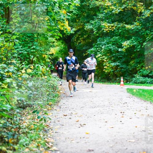 12.10.2025 - Bramfelder Halbmarathon 2025 Dr. Thomas Lammeyer http://msf.ph/oto/9345871 12.10.2025 10:17:48 Laufen 2948, 2434 meine-sportfotos.de