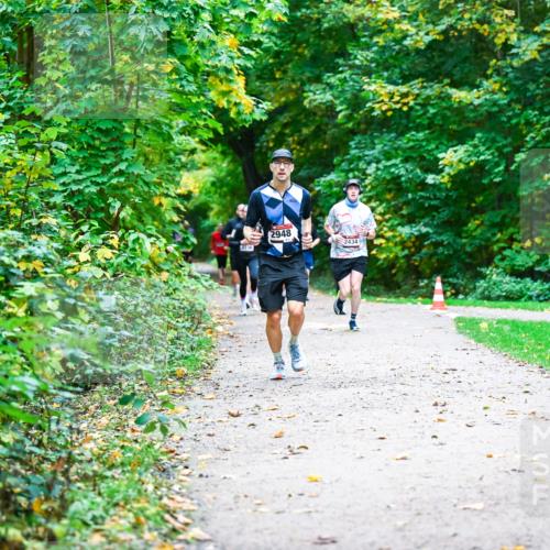 12.10.2025 - Bramfelder Halbmarathon 2025 Dr. Thomas Lammeyer http://msf.ph/oto/9345883 12.10.2025 10:17:50 Laufen 2736, 2948, 2434 meine-sportfotos.de