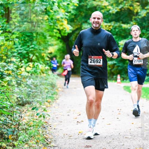 12.10.2025 - Bramfelder Halbmarathon 2025 Dr. Thomas Lammeyer http://msf.ph/oto/9345936 12.10.2025 10:17:58 Laufen 2692, 2704 meine-sportfotos.de