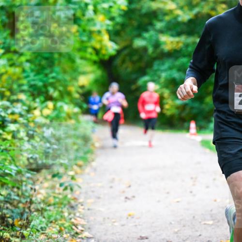 12.10.2025 - Bramfelder Halbmarathon 2025 Dr. Thomas Lammeyer http://msf.ph/oto/9345943 12.10.2025 10:17:59 Laufen 34, 2692 meine-sportfotos.de
