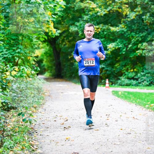 12.10.2025 - Bramfelder Halbmarathon 2025 Dr. Thomas Lammeyer http://msf.ph/oto/9345985 12.10.2025 10:18:08 Laufen 2512 meine-sportfotos.de