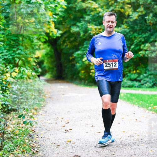 12.10.2025 - Bramfelder Halbmarathon 2025 Dr. Thomas Lammeyer http://msf.ph/oto/9345990 12.10.2025 10:18:09 Laufen 2512 meine-sportfotos.de