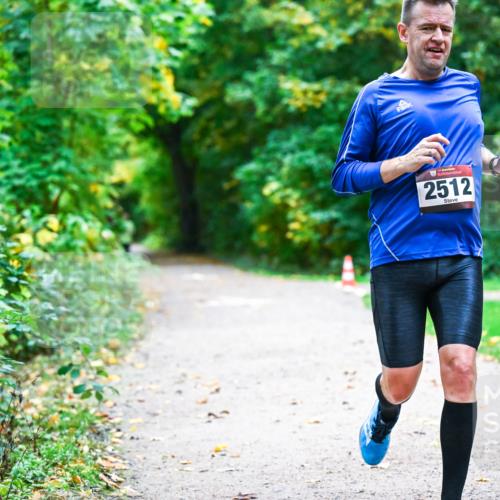 12.10.2025 - Bramfelder Halbmarathon 2025 Dr. Thomas Lammeyer http://msf.ph/oto/9345994 12.10.2025 10:18:09 Laufen 2512 meine-sportfotos.de
