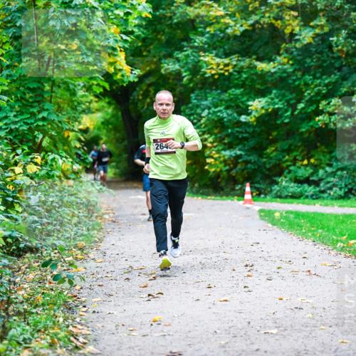 12.10.2025 - Bramfelder Halbmarathon 2025 Dr. Thomas Lammeyer http://msf.ph/oto/9346004 12.10.2025 10:18:22 Laufen 264 meine-sportfotos.de