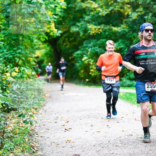 12.10.2025 - Bramfelder Halbmarathon 2025 Dr. Thomas Lammeyer http://msf.ph/oto/9346034 12.10.2025 10:18:26 Laufen 2781, 2559, 78 meine-sportfotos.de