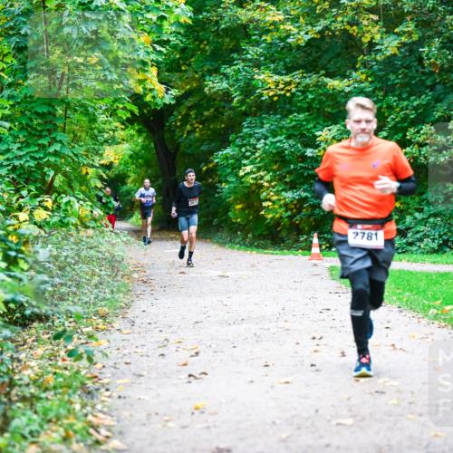 12.10.2025 - Bramfelder Halbmarathon 2025 Dr. Thomas Lammeyer http://msf.ph/oto/9346036 12.10.2025 10:18:27 Laufen 2573, 2781 meine-sportfotos.de