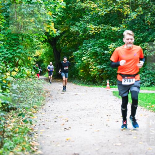 12.10.2025 - Bramfelder Halbmarathon 2025 Dr. Thomas Lammeyer http://msf.ph/oto/9346037 12.10.2025 10:18:27 Laufen 2573, 2781 meine-sportfotos.de