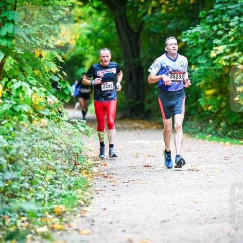 12.10.2025 - Bramfelder Halbmarathon 2025 Dr. Thomas Lammeyer http://msf.ph/oto/9346058 12.10.2025 10:18:33 Laufen 2523, 2426 meine-sportfotos.de