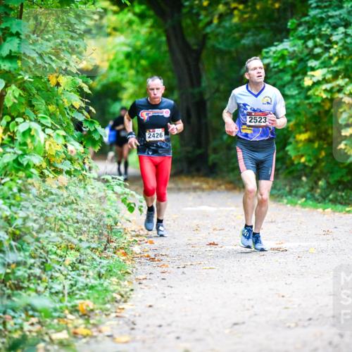 12.10.2025 - Bramfelder Halbmarathon 2025 Dr. Thomas Lammeyer http://msf.ph/oto/9346060 12.10.2025 10:18:33 Laufen 2426, 2523 meine-sportfotos.de