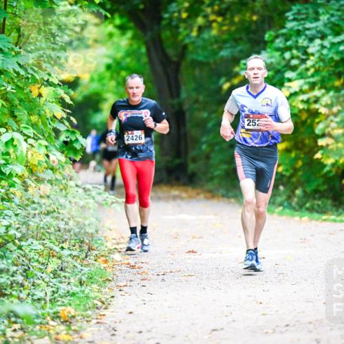 12.10.2025 - Bramfelder Halbmarathon 2025 Dr. Thomas Lammeyer http://msf.ph/oto/9346061 12.10.2025 10:18:34 Laufen 2426, 252 meine-sportfotos.de