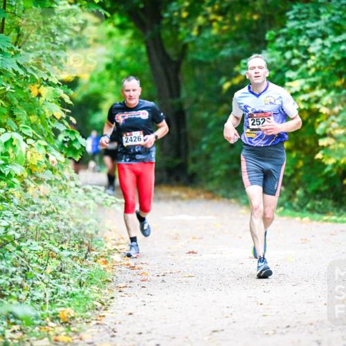 12.10.2025 - Bramfelder Halbmarathon 2025 Dr. Thomas Lammeyer http://msf.ph/oto/9346062 12.10.2025 10:18:34 Laufen 252, 2426 meine-sportfotos.de