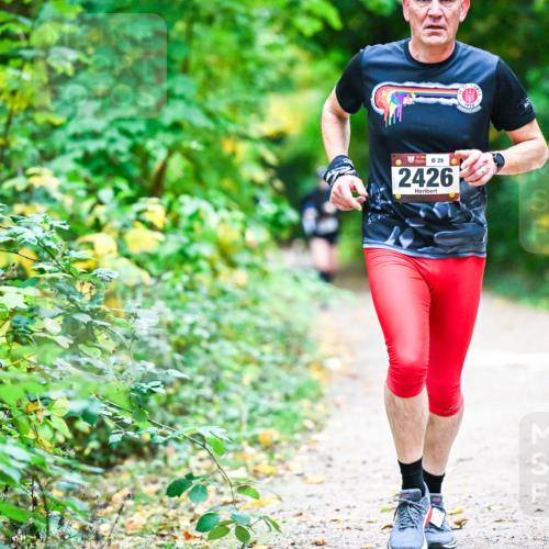 12.10.2025 - Bramfelder Halbmarathon 2025 Dr. Thomas Lammeyer http://msf.ph/oto/9346079 12.10.2025 10:18:39 Laufen 34, 29, 2426, 1910 meine-sportfotos.de