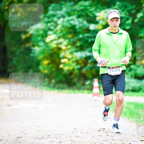 12.10.2025 - Bramfelder Halbmarathon 2025 Dr. Thomas Lammeyer http://msf.ph/oto/9346160 12.10.2025 10:19:02 Laufen 2649 meine-sportfotos.de
