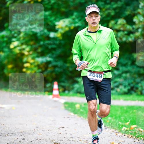 12.10.2025 - Bramfelder Halbmarathon 2025 Dr. Thomas Lammeyer http://msf.ph/oto/9346168 12.10.2025 10:19:03 Laufen 2649 meine-sportfotos.de