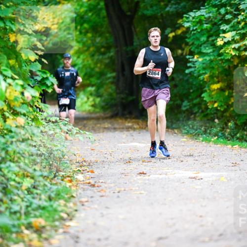 12.10.2025 - Bramfelder Halbmarathon 2025 Dr. Thomas Lammeyer http://msf.ph/oto/9346181 12.10.2025 10:19:10 Laufen 2864 meine-sportfotos.de