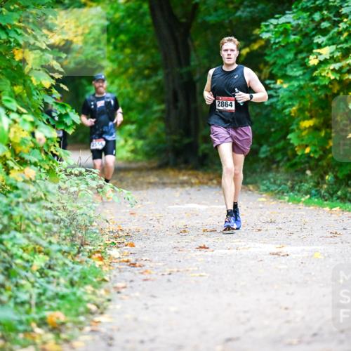 12.10.2025 - Bramfelder Halbmarathon 2025 Dr. Thomas Lammeyer http://msf.ph/oto/9346184 12.10.2025 10:19:11 Laufen 2864 meine-sportfotos.de