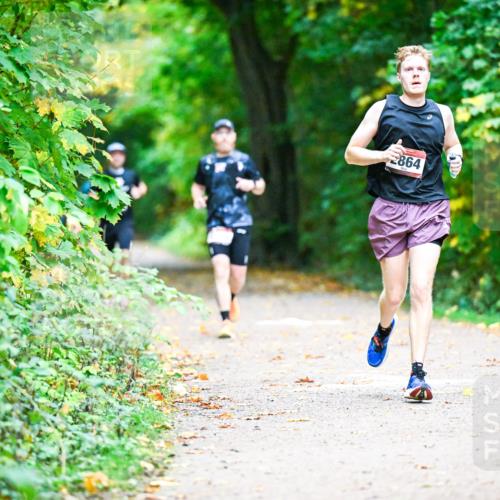 12.10.2025 - Bramfelder Halbmarathon 2025 Dr. Thomas Lammeyer http://msf.ph/oto/9346192 12.10.2025 10:19:13 Laufen 2864 meine-sportfotos.de