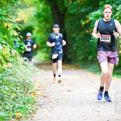 12.10.2025 - Bramfelder Halbmarathon 2025 Dr. Thomas Lammeyer http://msf.ph/oto/9346199 12.10.2025 10:19:14 Laufen 2864 meine-sportfotos.de