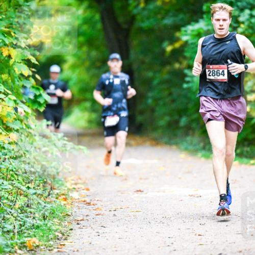 12.10.2025 - Bramfelder Halbmarathon 2025 Dr. Thomas Lammeyer http://msf.ph/oto/9346200 12.10.2025 10:19:14 Laufen 2864 meine-sportfotos.de