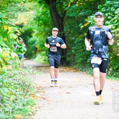 12.10.2025 - Bramfelder Halbmarathon 2025 Dr. Thomas Lammeyer http://msf.ph/oto/9346220 12.10.2025 10:19:17 Laufen 2468 meine-sportfotos.de